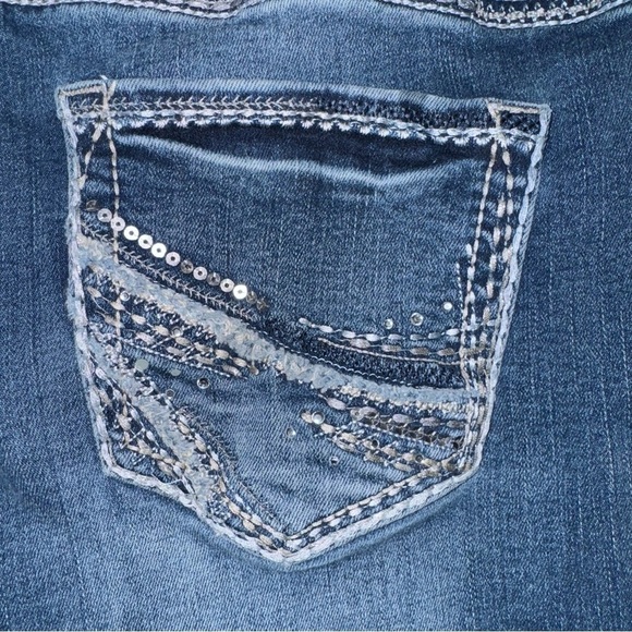 Maurice’s Women’s 9/10 Regular Blue Bootcut Low Rise Faded Denim Embroidery - Picture 1 of 6